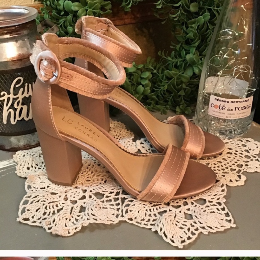 🌸LC Lauren Conrad Blush Pink Heeled Sandals 8